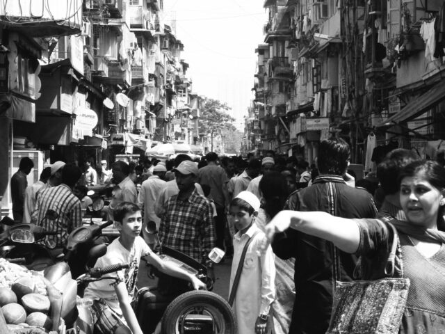 Why Zaveri Bazaar is India’s Ultimate Destination for Silver Shopping?